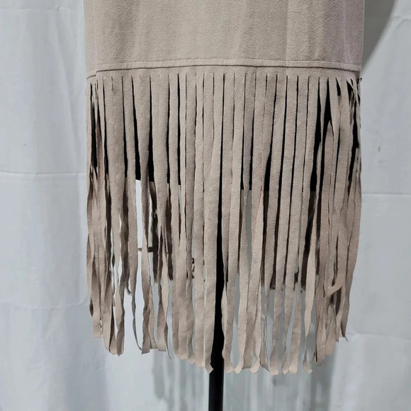 New Directions Weekend Vest Beige Faux Suede Fringe Trim Size S Never Worn - Picture 5 of 11